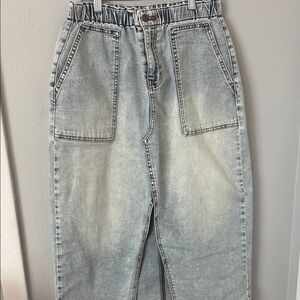 Stylish Light Wash Denim Skirt